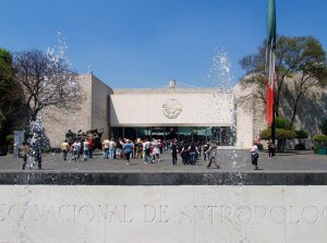 Национальный музей антропологии в Мехико - один из самых лучших среди подобного рода музеев мира. Фото - В.Лякишев, г. Барнаул