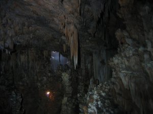 Внутри «Пещеры полуночного ужаса». Вид на вход в пещеру. Фото: Майкл Праут