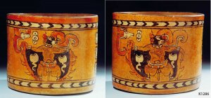 На фотографии майяской вазы К1286 из базы данных Джастина Керра запечатлен образ Камасоца с распростёртыми крыльями, на которых изображены глаза смерти