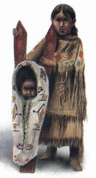 Эта маленькая индианка несет братика в искусно украшенной сумке.