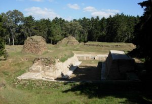 Руины площадки для игры в мяч в К’умааркахе-Утатлане.